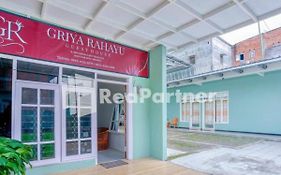 Griya Rahayu Guesthouse Mitra Reddoorz Near Jatim Park 2 Batu